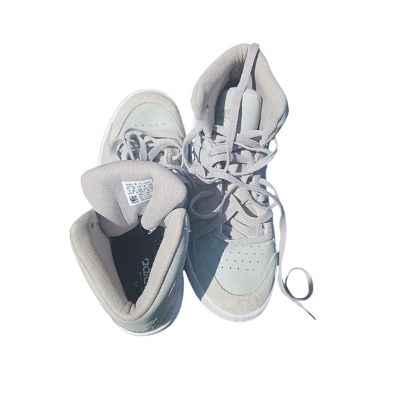 Athletic shoes - Picture 4 of 4